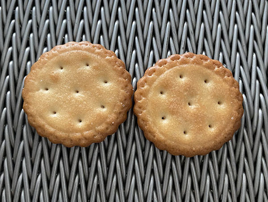 بیسکویت رولر هموار پخت و پز ترکیبات فلزی مقاوم در برابر گرما تخته تعادل شده هیرینگبون سیم فریزر میش کمربند حمل کننده